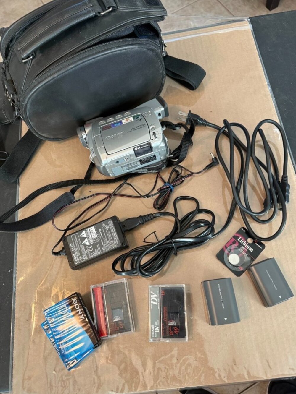 Canon ZR70 MC MiniDV Camcorder Bundle 22x Optical Zoom SD NTSC Parts